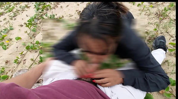 Dia de anal na praia com voyer safados