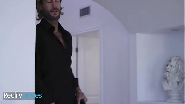 REALITYJUNKIES – Sneaky Babysitter Kisses Her Boss To Make Her Ex Jealous And It Turns Into A Sloppy Fuck Session