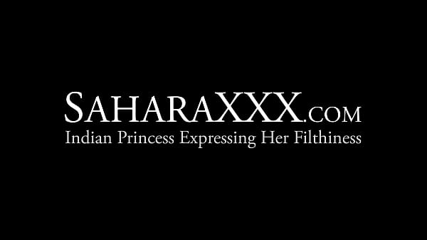 Sahara Knite fingers her unshaved pussy